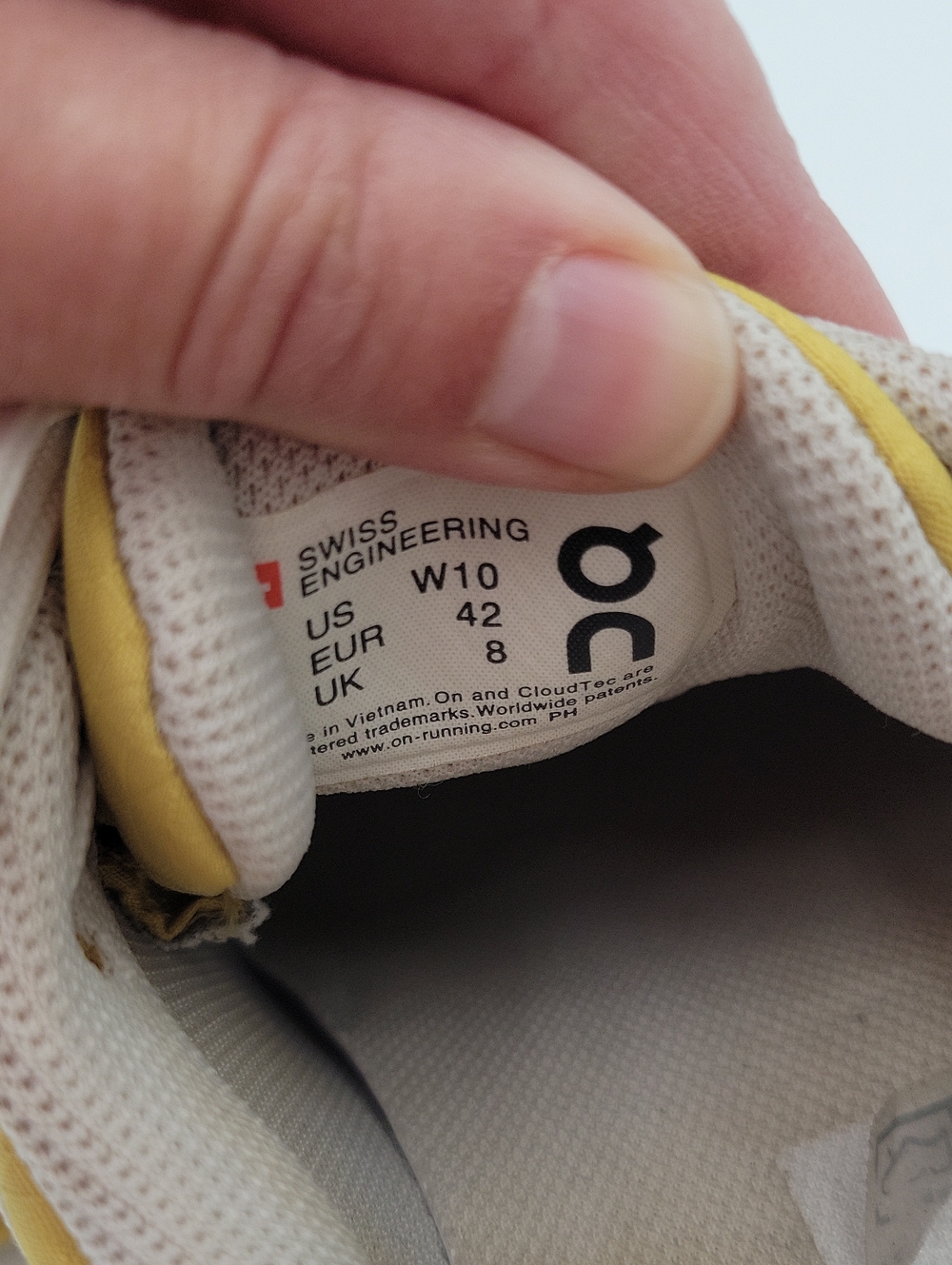 ON Women's Cloudventure Waterproof running shoes Mustard/Plearl size 10 - Picture 2 of 9
